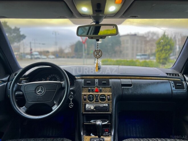 Mercedes E 200-7