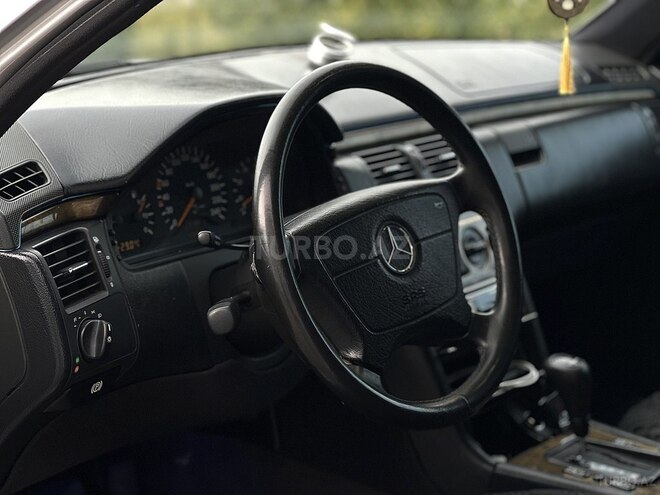Mercedes E 200-9