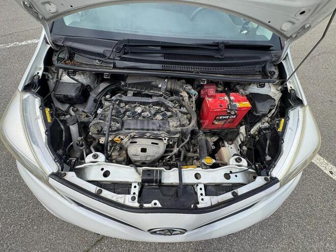Toyota Vitz-2