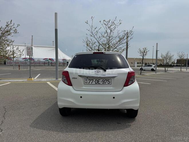 Toyota Vitz-14