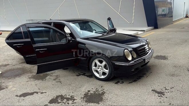 Mercedes E 240-4