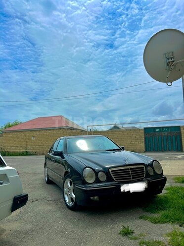 Mercedes E 240-5