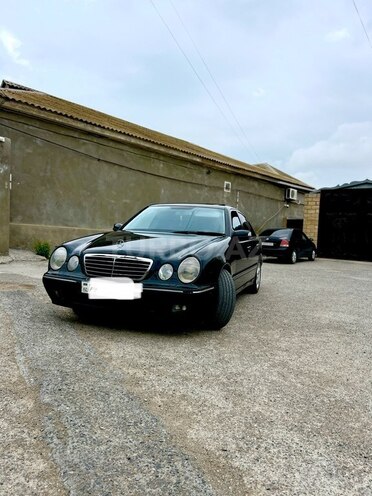 Mercedes E 240-2