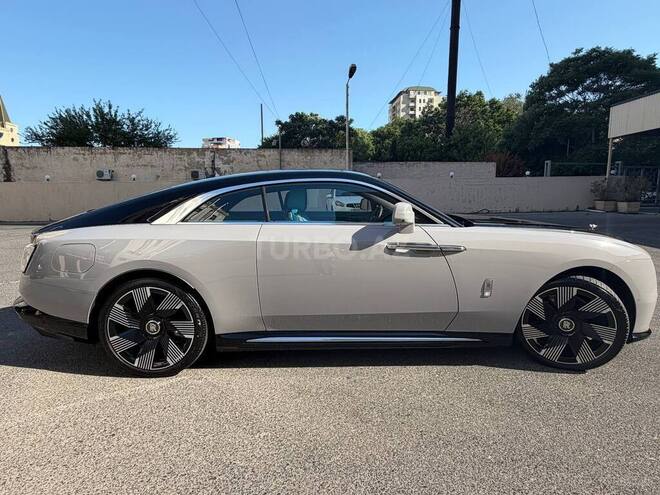 Rolls-Royce Spectre-8