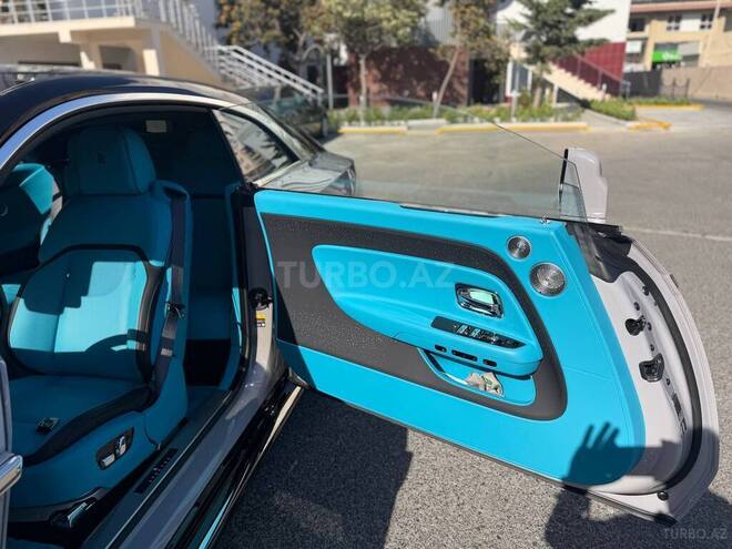Rolls-Royce Spectre-17