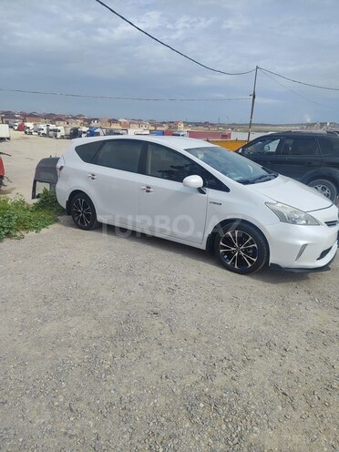 Toyota Prius V-3
