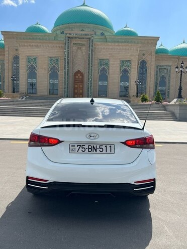 Hyundai Accent-3