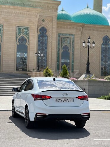 Hyundai Accent-2