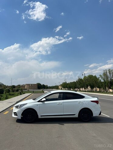 Hyundai Accent-7