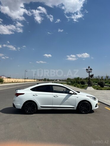 Hyundai Accent-6