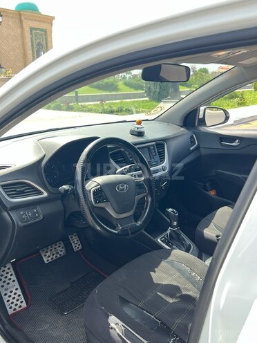 Hyundai Accent-9