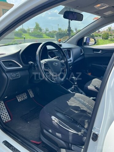 Hyundai Accent-10