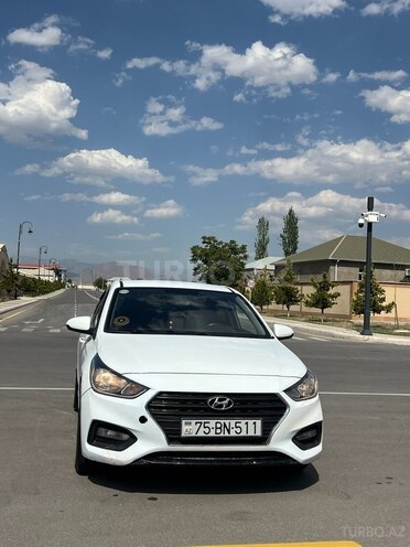 Hyundai Accent-5