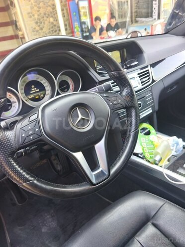 Mercedes E 220-11