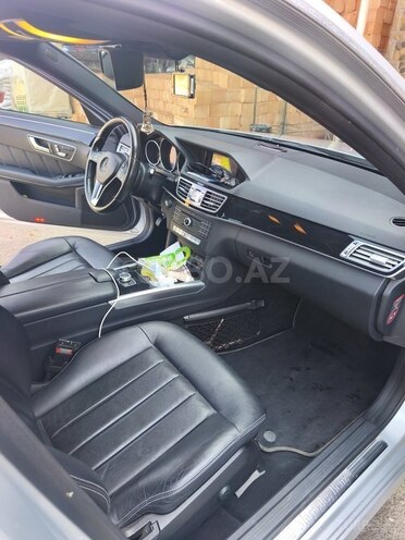 Mercedes E 220-2