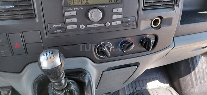 Ford Transit-10