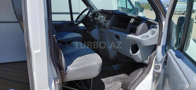Ford Transit-14