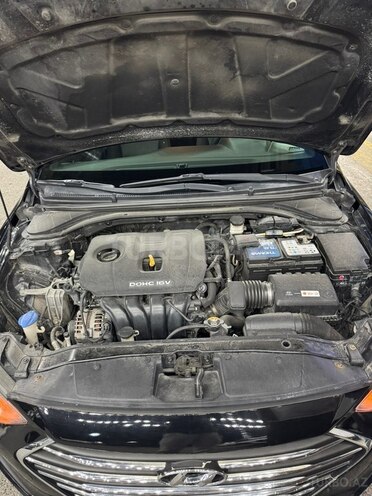Hyundai Elantra-10