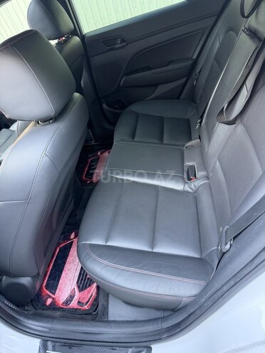 Hyundai Elantra-7
