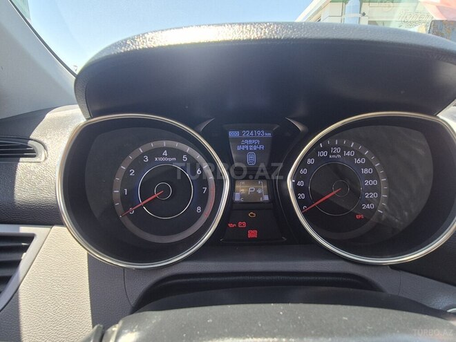 Hyundai Elantra-3