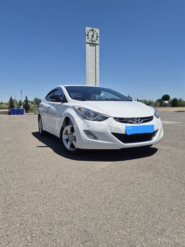 Hyundai Elantra-1