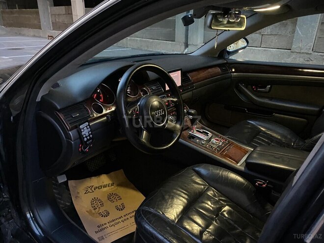 Audi A8-4