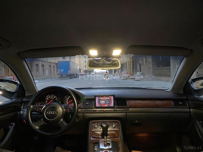 Audi A8-8