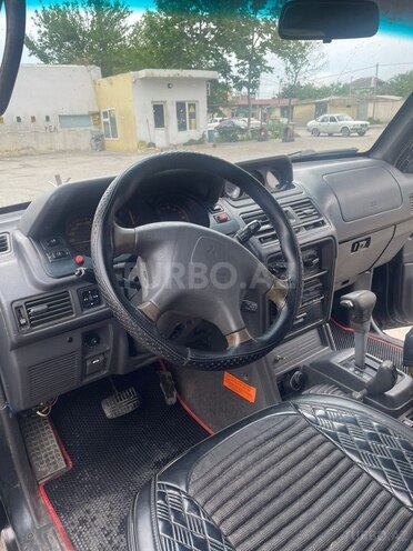 Mitsubishi Pajero-9