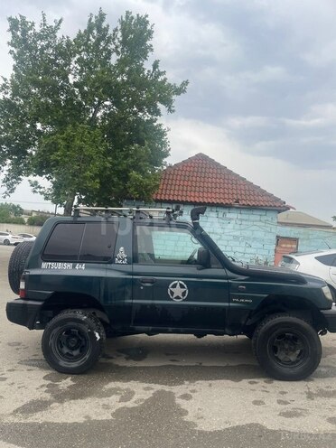 Mitsubishi Pajero-2