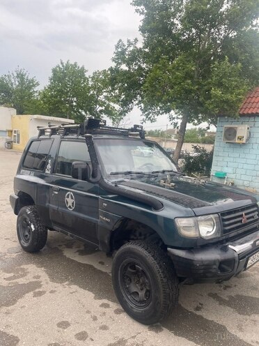Mitsubishi Pajero-3