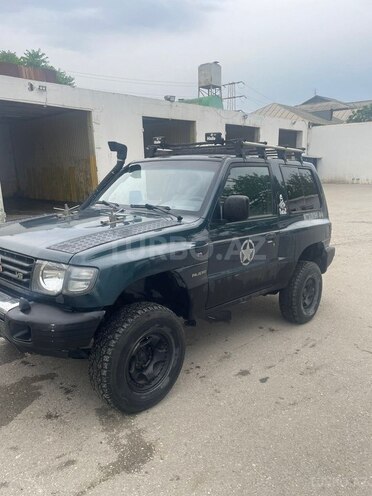 Mitsubishi Pajero-4