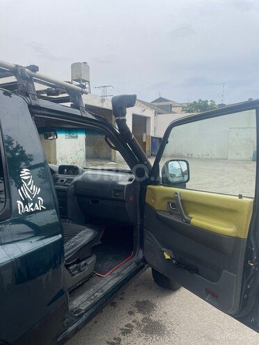 Mitsubishi Pajero-13