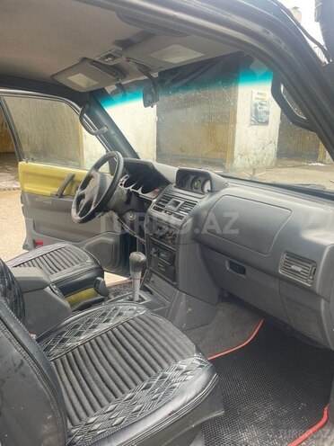 Mitsubishi Pajero-8