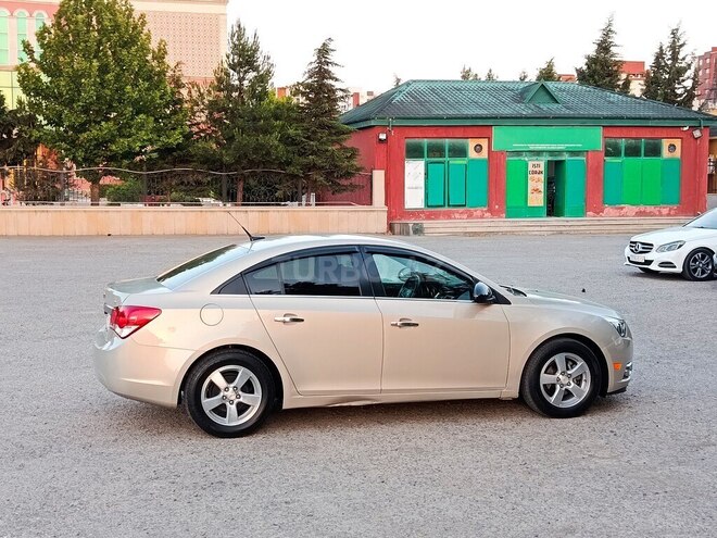 Chevrolet Cruze-13