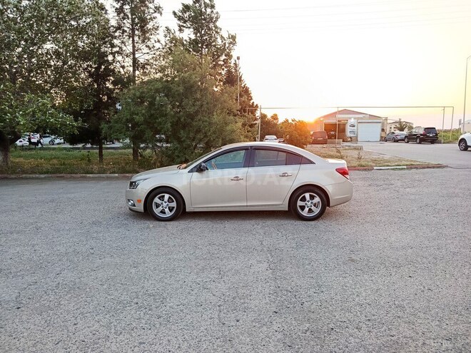 Chevrolet Cruze-12