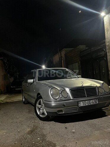 Mercedes E 320-1