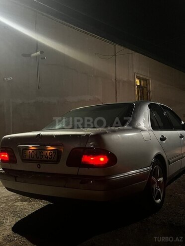Mercedes E 320-6