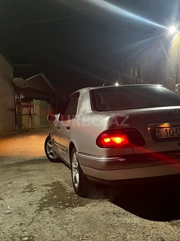 Mercedes E 320-3