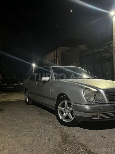 Mercedes E 320-4
