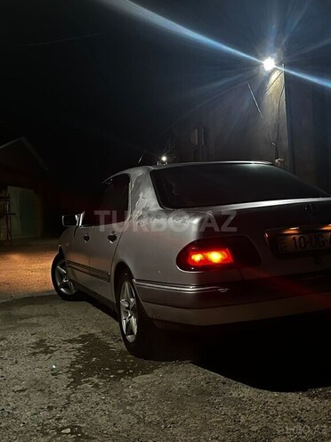 Mercedes E 320-5