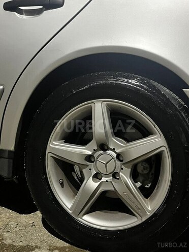 Mercedes E 320-9
