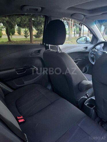 Chevrolet Aveo-12