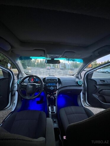 Chevrolet Aveo-10