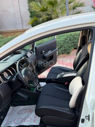 Nissan Tiida-4