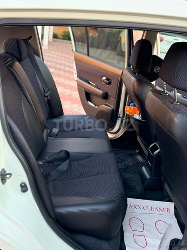Nissan Tiida-8