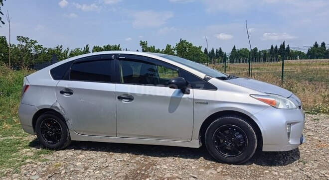 Toyota Prius-5