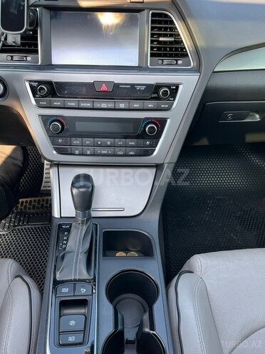 Hyundai Sonata-10