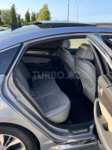 Hyundai Sonata-17