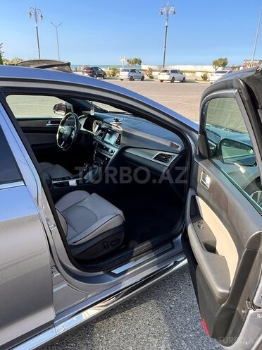 Hyundai Sonata-15