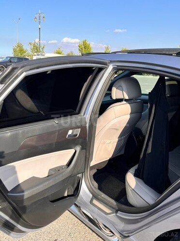 Hyundai Sonata-16
